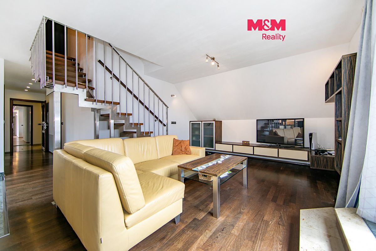 Prodej rodinného domu 227 m², pozemek 542 m²
