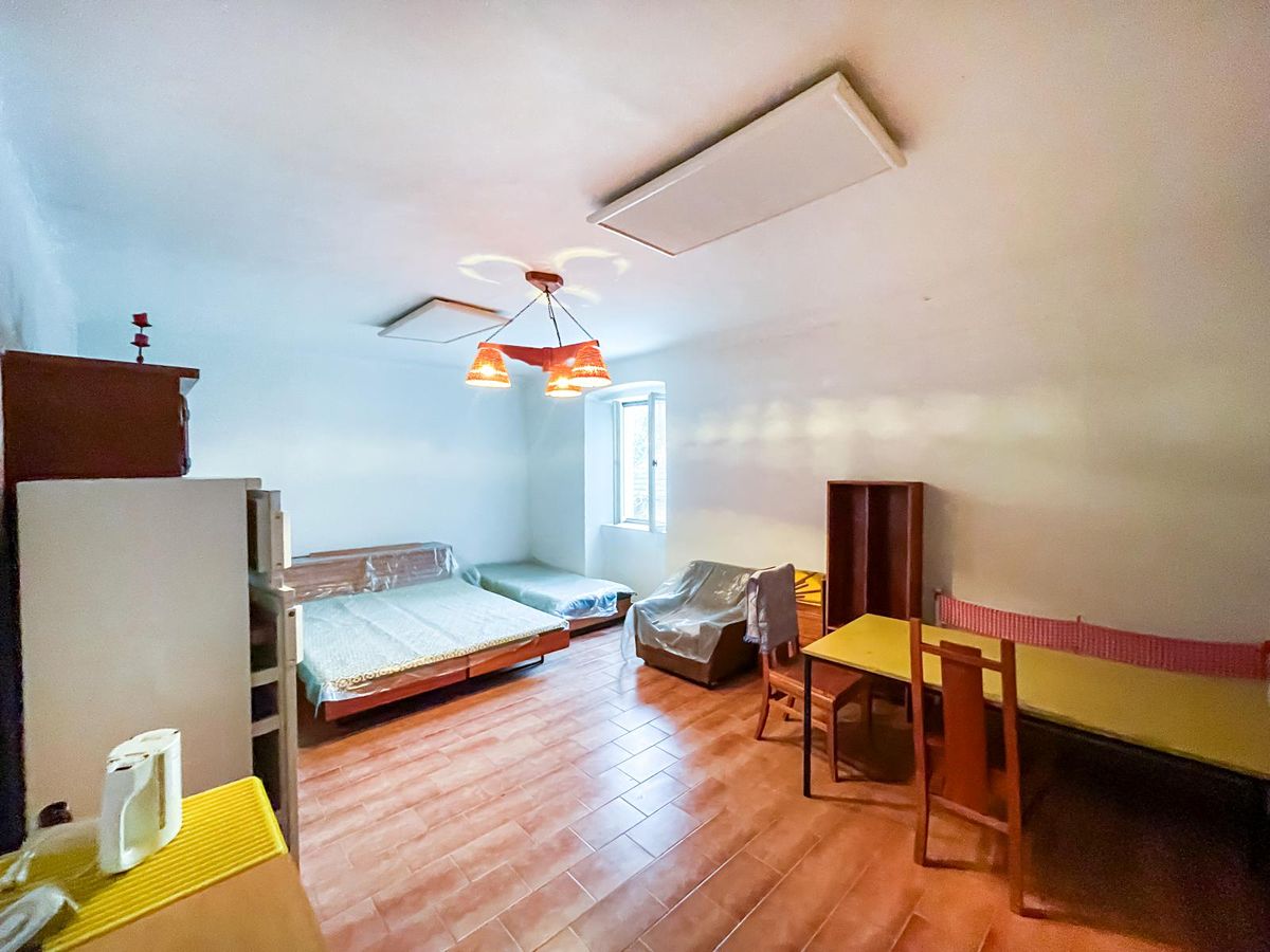 Prodej obchodního prostoru 200 m² – fotografie 4