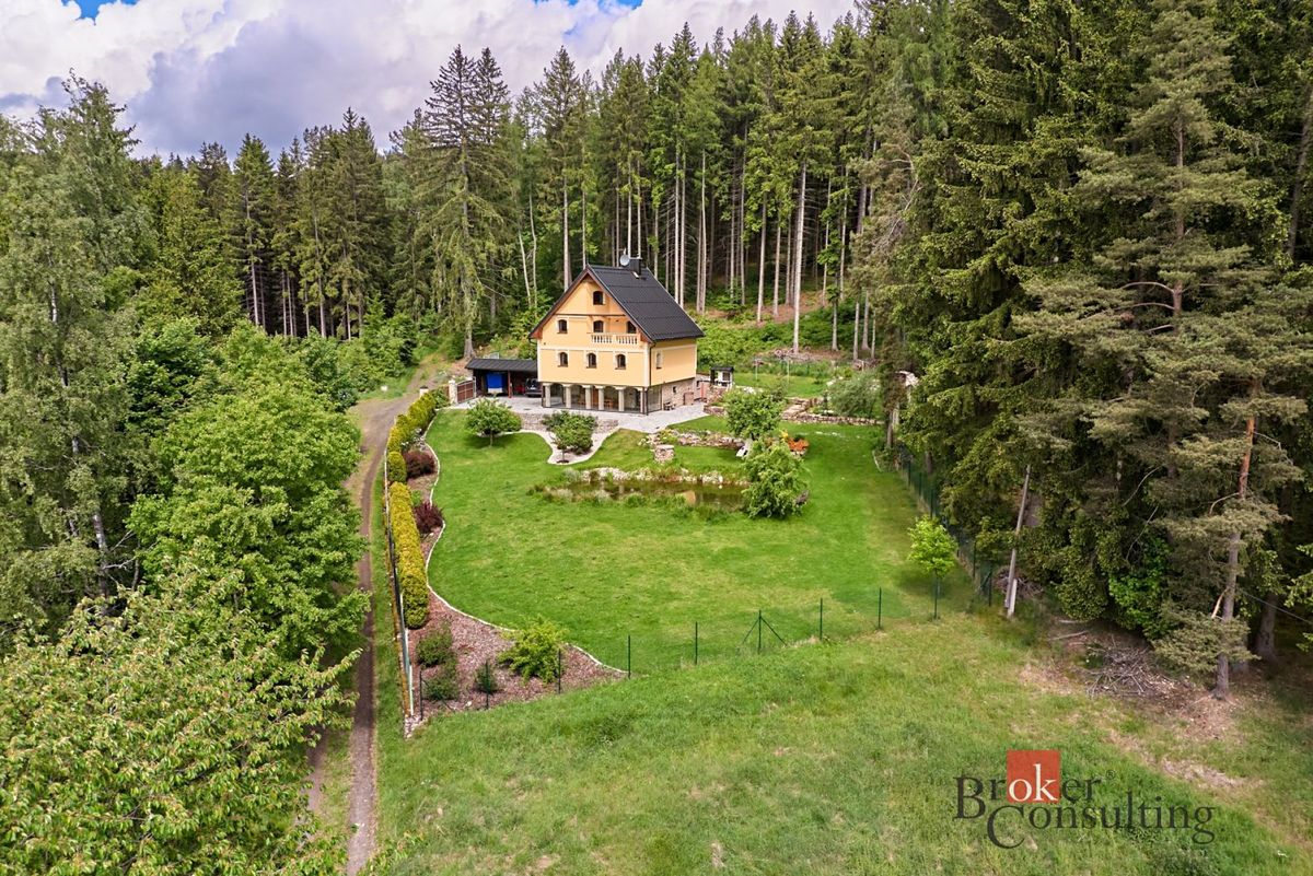 Prodej rodinného domu 231 m², pozemek 2229 m² – fotografie 3