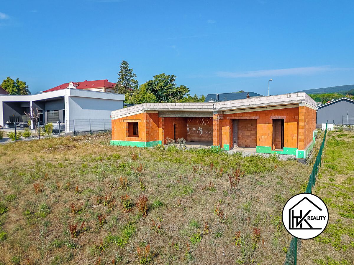 Prodej rodinného domu 268 m², pozemek 1122 m² – fotografie 3