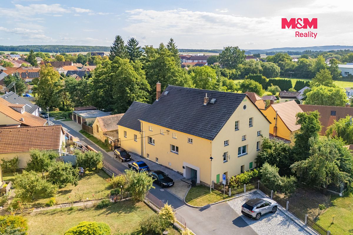 Prodej rodinného domu 353 m², pozemek 515 m² – fotografie 2