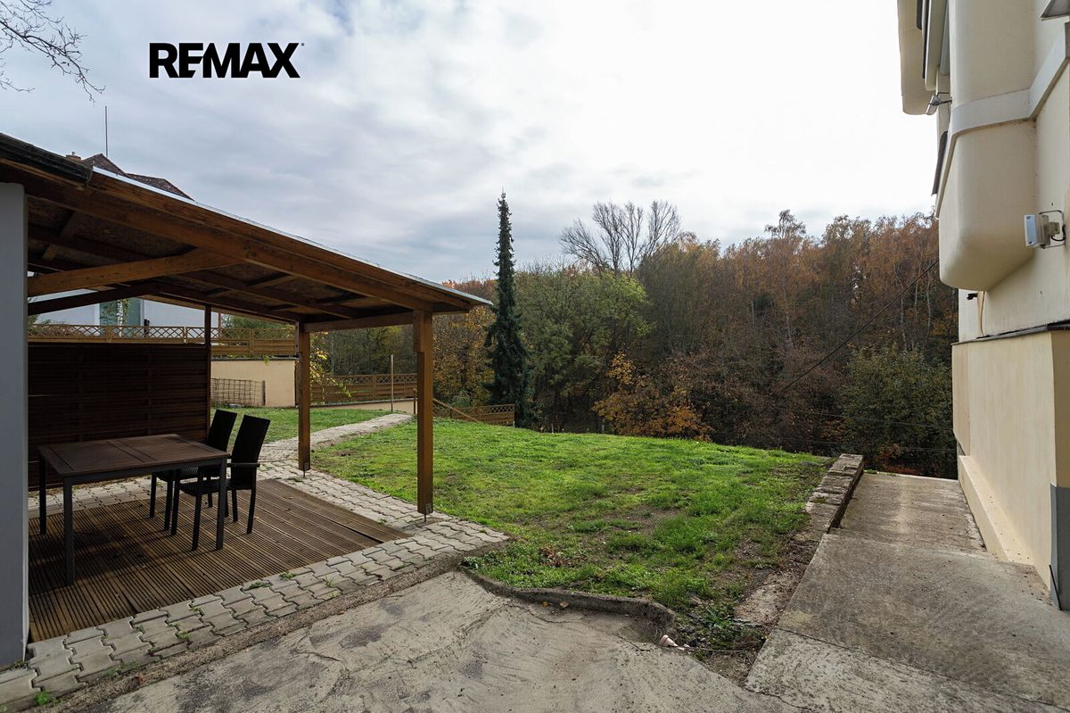 Prodej rodinného domu 370 m², pozemek 834 m²