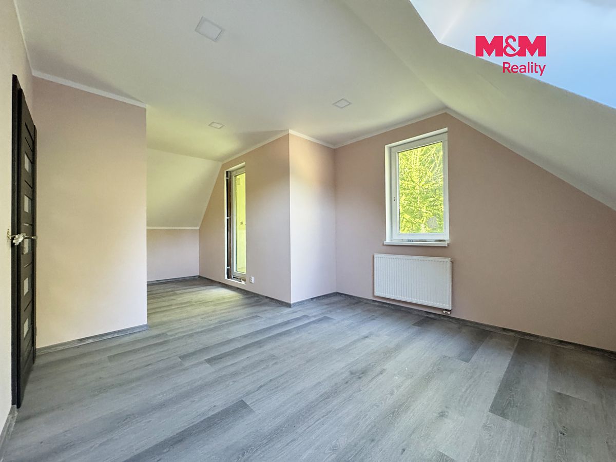Prodej rodinného domu 202 m², pozemek 1592 m² – fotografie 3