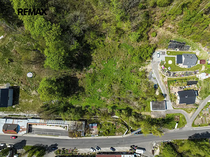 Prodej stavebního pozemku 1218 m², Petrovice – náhled fotky 2