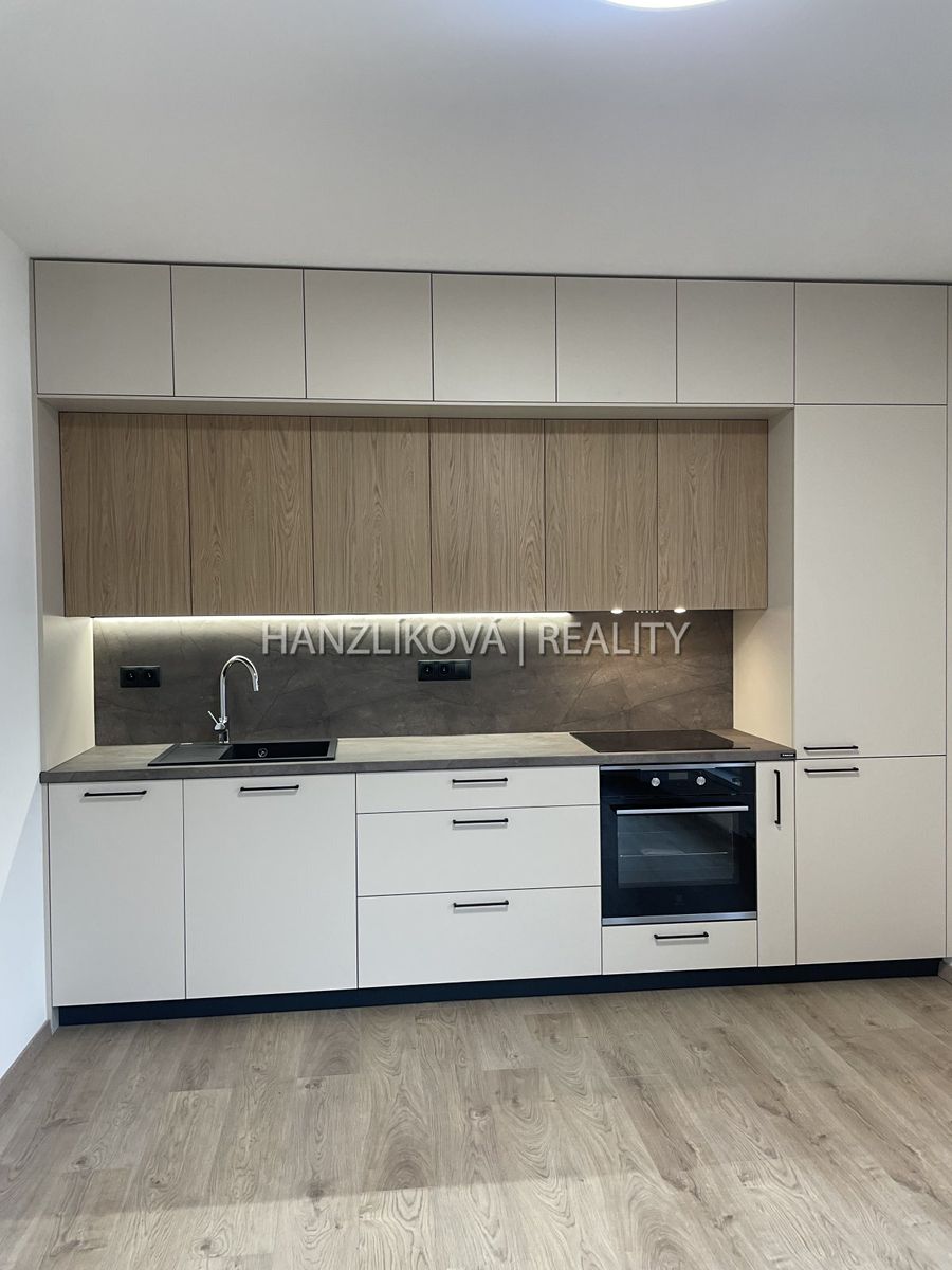 Pronájem bytu 2+kk 40 m² – fotografie 2