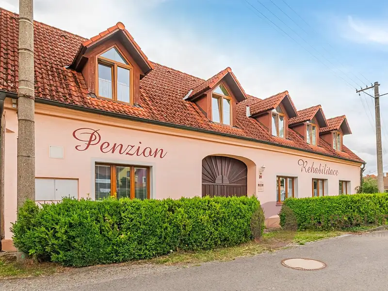 Prodej rodinného domu 271 m², pozemek 775 m², Šťáhlavy – náhled fotky 2