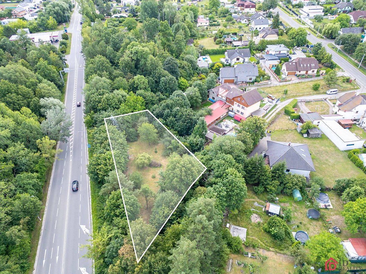Prodej stavebního pozemku 1825 m² – fotografie 2