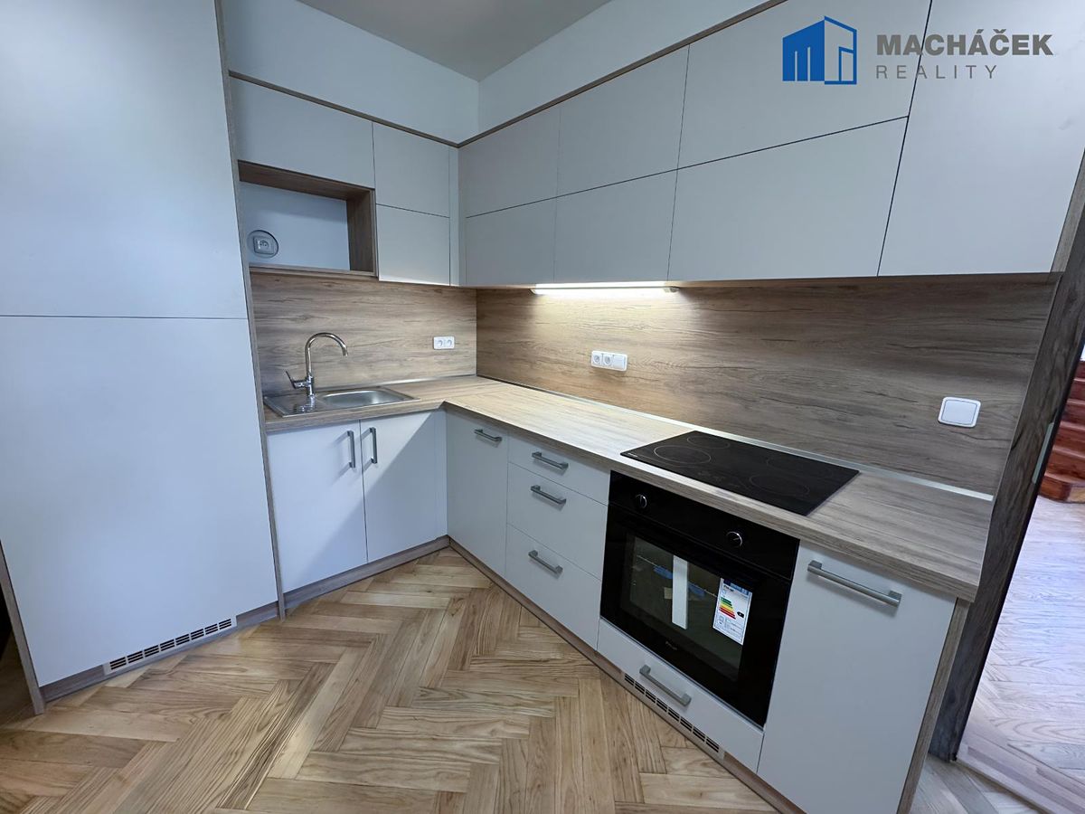 Pronájem bytu 2+kk 66 m² – fotografie 3