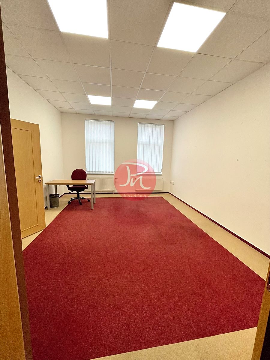 Pronájem kanceláře 161 m² – fotografie 3