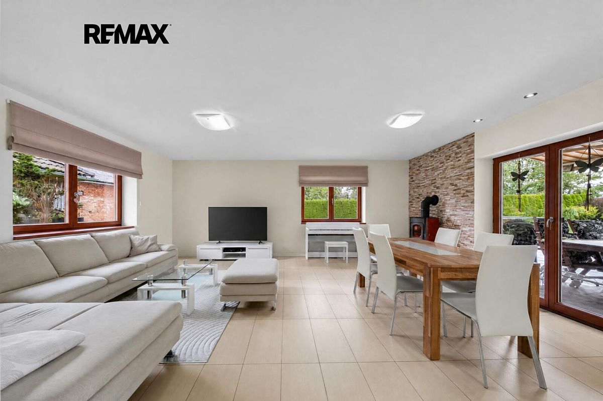 Prodej rodinného domu 252 m², pozemek 1767 m² – fotografie 4