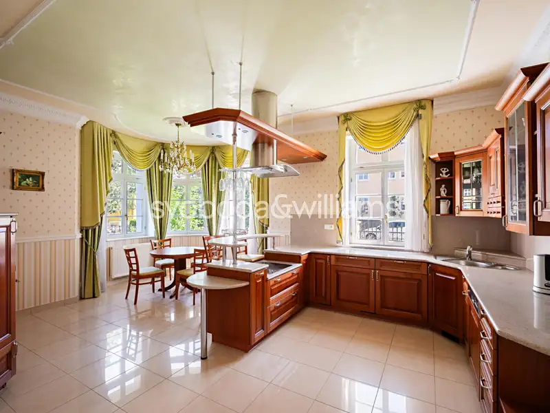 Prodej vily 1127 m², pozemek 923 m², Karlovy Vary – náhled fotky 2