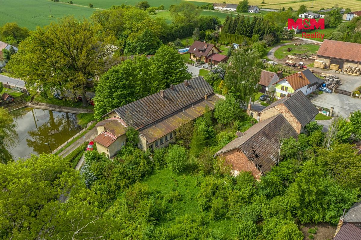 Prodej rodinného domu 300 m², pozemek 2458 m² – fotografie 4