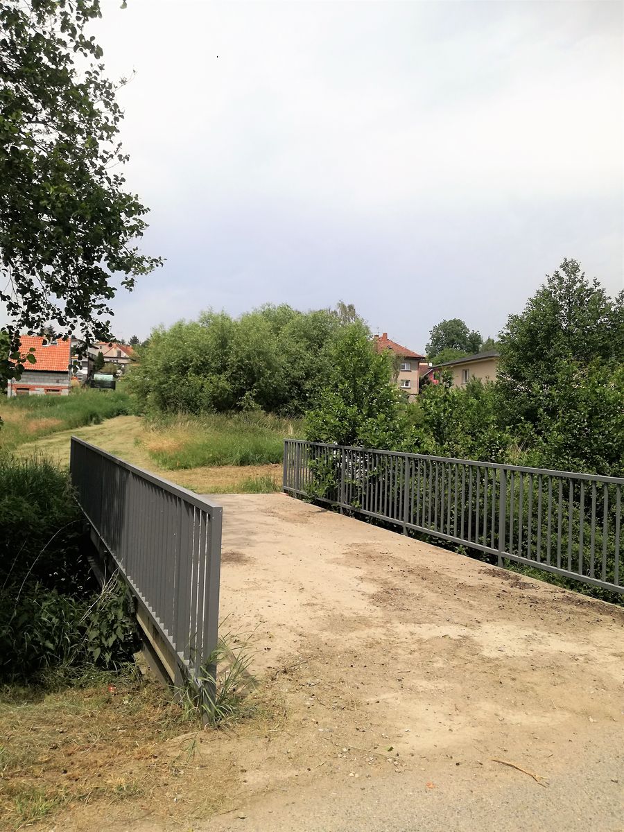 Prodej stavebního pozemku 985 m² – fotografie 4