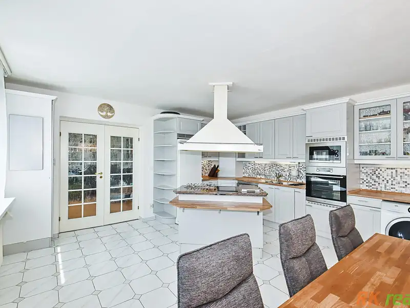 Prodej bytu 3+1 147 m², Praha – náhled fotky 2