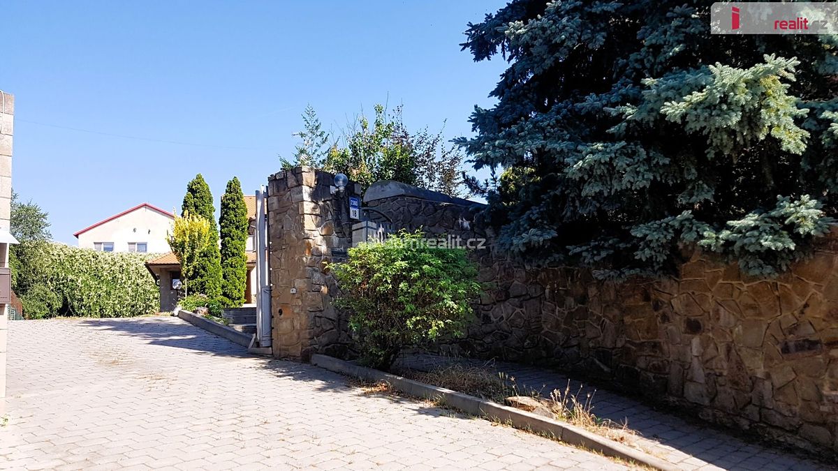 Prodej rodinného domu 303 m², pozemek 1885 m² – fotografie 3