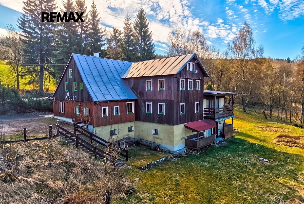 Prodej rodinného domu 271 m², pozemek 5655 m² – fotografie 2
