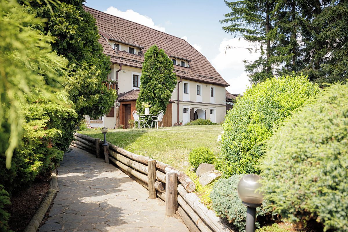 Prodej rodinného domu 478 m², pozemek 4241 m² – fotografie 3