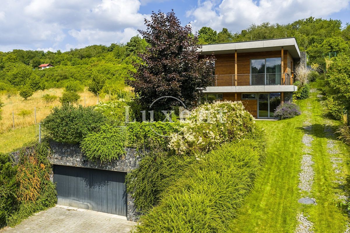Prodej rodinného domu 261 m², pozemek 1135 m²