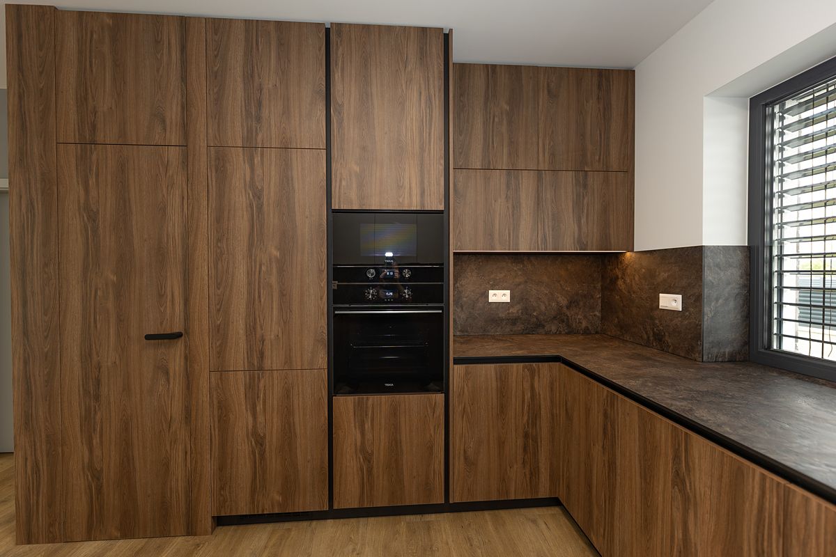 Prodej rodinného domu 140 m², pozemek 437 m² – fotografie 2