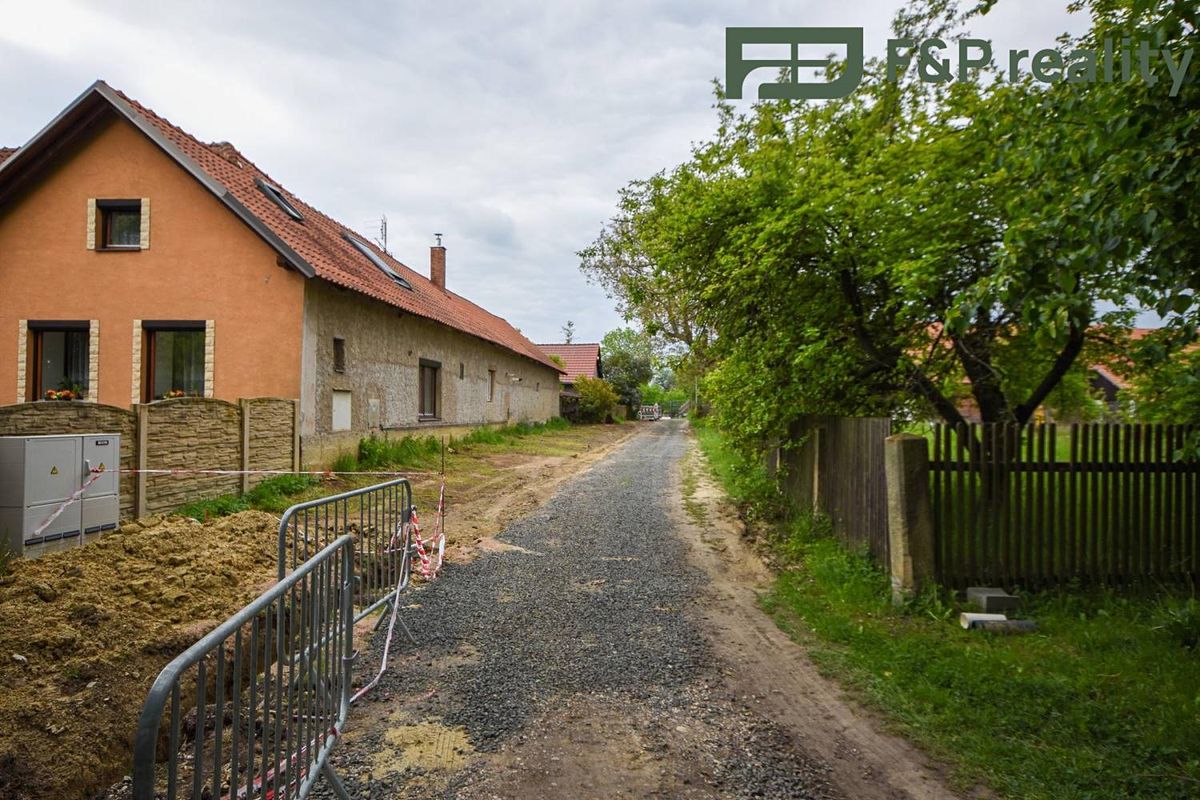 Prodej stavebního pozemku 995 m² – fotografie 3