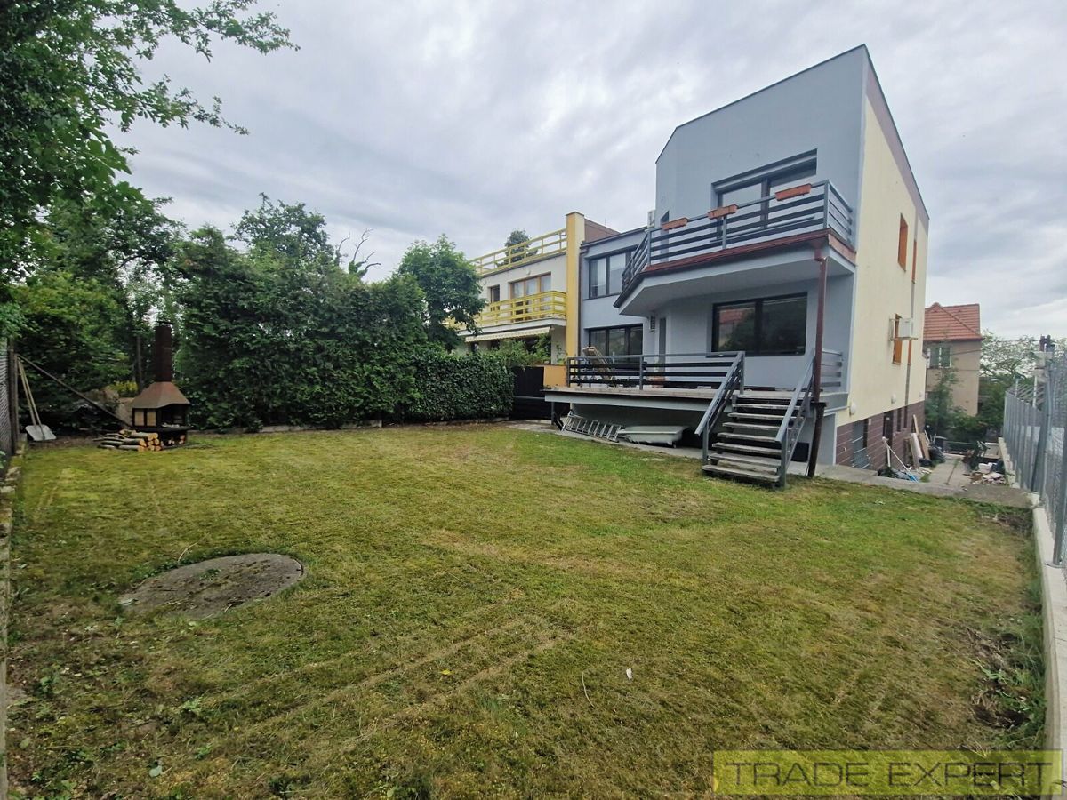 Prodej rodinného domu 346 m², pozemek 410 m² – fotografie 2