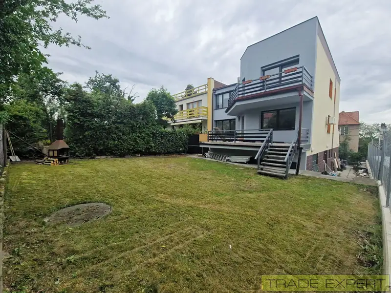 Prodej rodinného domu 346 m², pozemek 410 m², Praha – náhled fotky 2