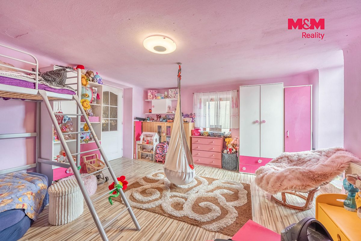 Prodej rodinného domu 208 m², pozemek 882 m² – fotografie 3