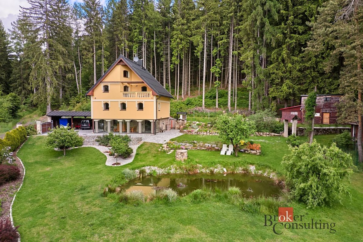 Prodej rodinného domu 231 m², pozemek 2229 m² – fotografie 2