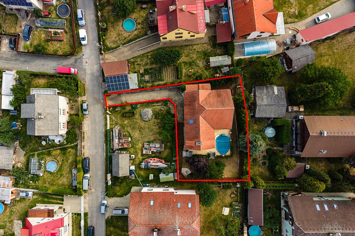 Prodej rodinného domu 297 m², pozemek 386 m² – fotografie 3