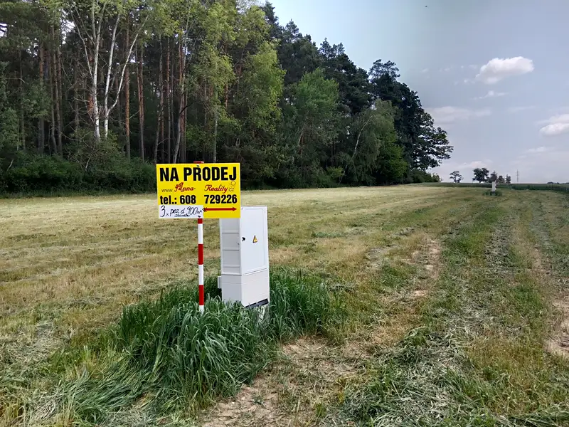 Prodej stavebního pozemku 926 m², Libež – náhled fotky 1