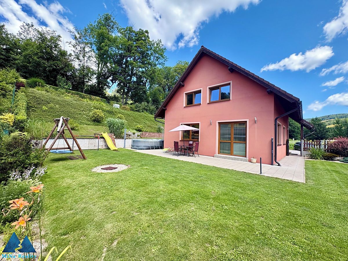 Prodej rodinného domu 164 m², pozemek 944 m² – fotografie 4