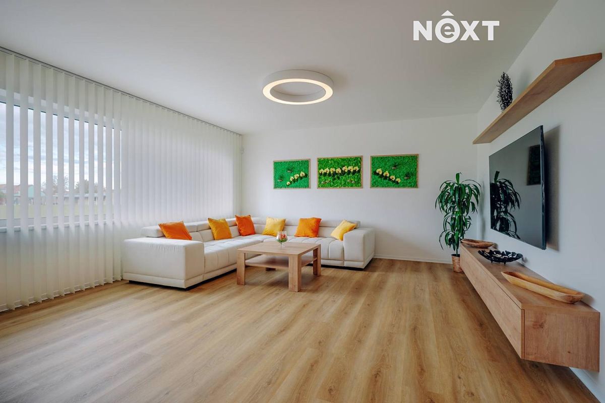 Prodej rodinného domu 140 m², pozemek 689 m² – fotografie 2
