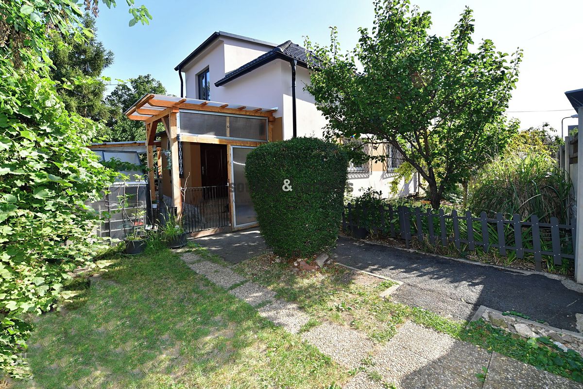 Prodej rodinného domu 160 m², pozemek 353 m² – fotografie 2