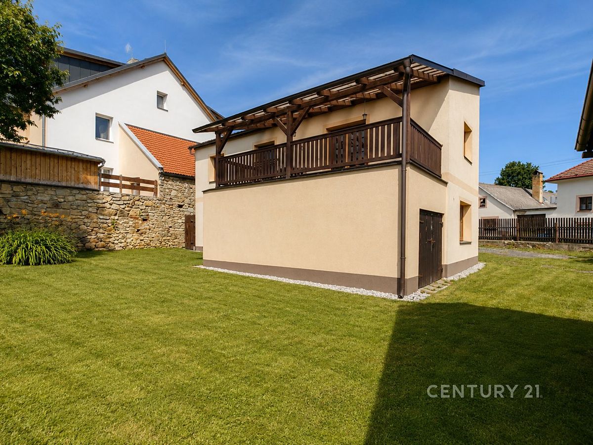 Prodej rodinného domu 238 m², pozemek 1086 m² – fotografie 3