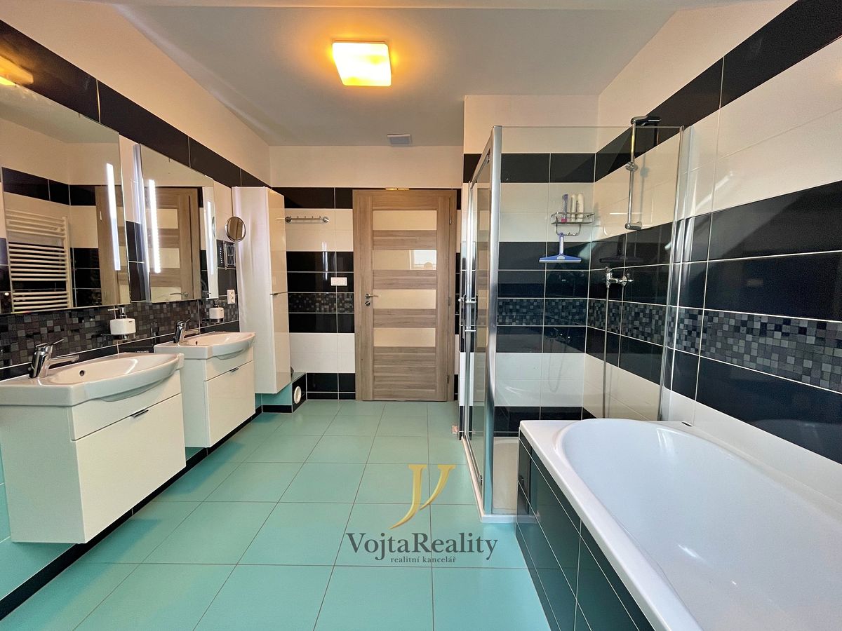 Pronájem bytu 4+kk 105 m² – fotografie 3