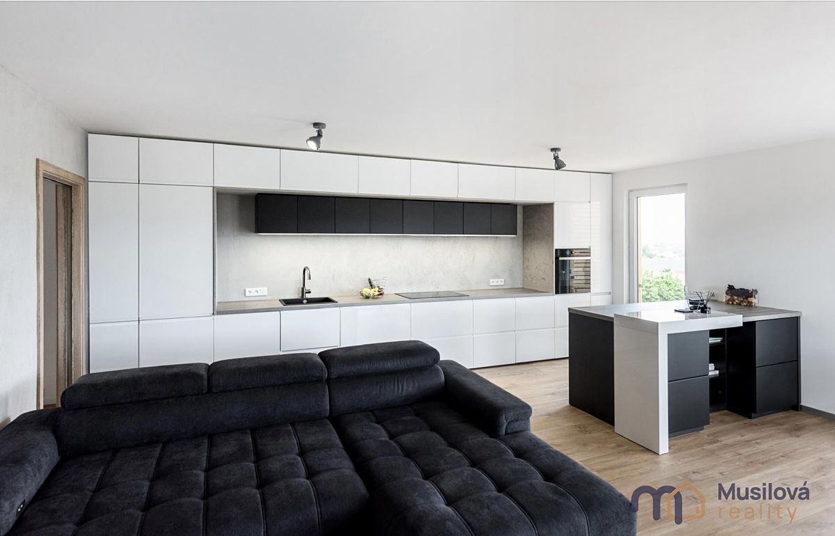 Prodej vily 175 m², pozemek 635 m² – fotografie 5