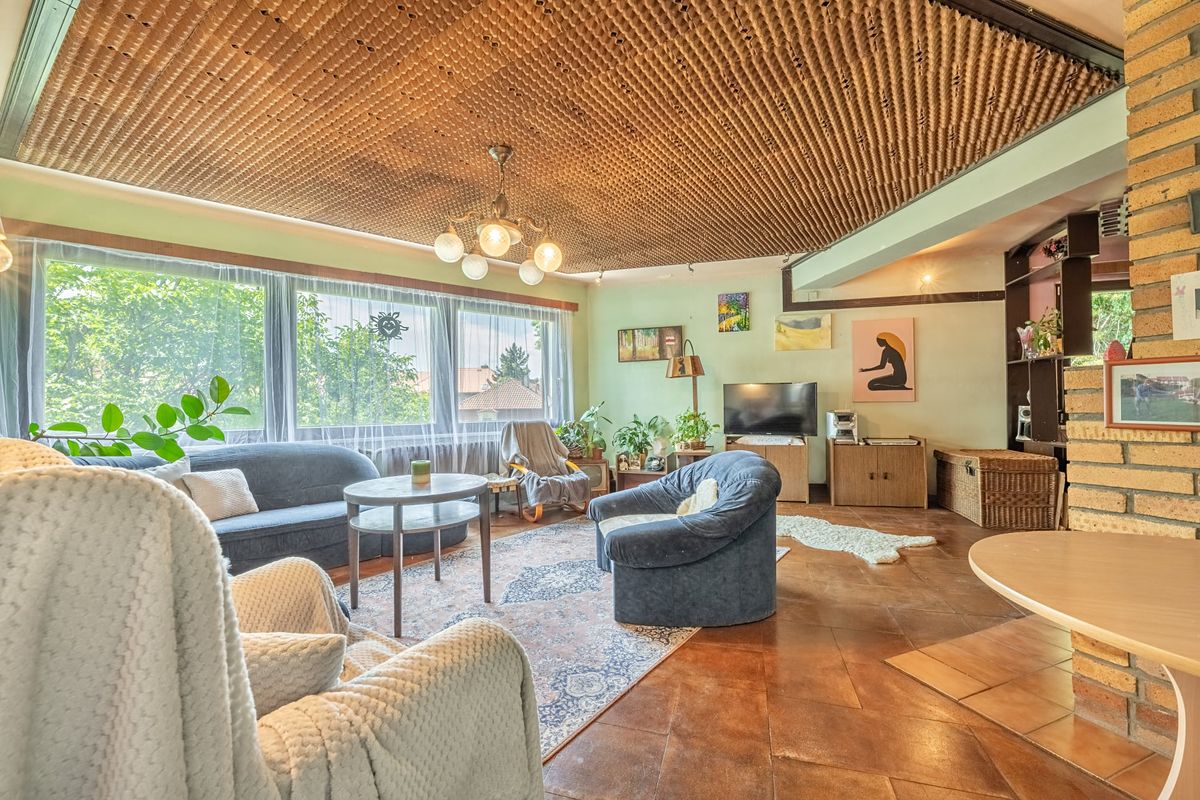 Prodej vily 460 m², pozemek 920 m² – fotografie 2