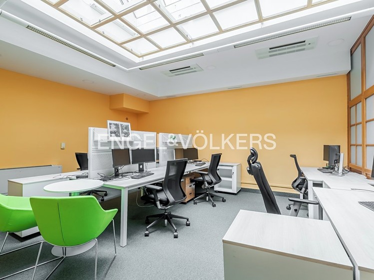 Pronájem komerčního prostoru, 1 318 m² (8 z 19)