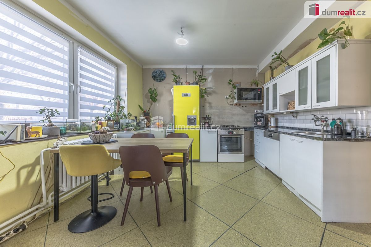 Prodej rodinného domu 209 m², pozemek 596 m² – fotografie 3