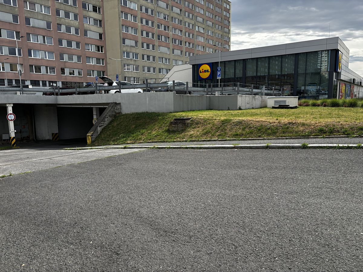 Pronájem garáže 3838 m²