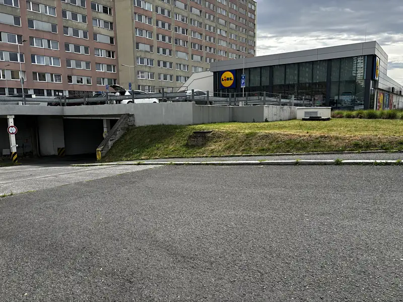 Pronájem garáže 3838 m², Praha – náhled fotky 1