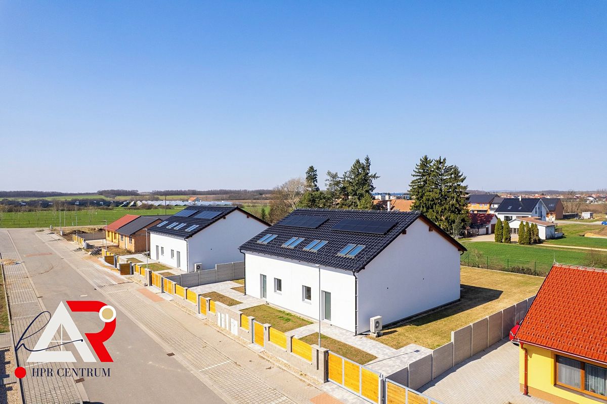 Prodej rodinného domu 140 m², pozemek 485 m², Žabčice – fotka 1 z 3