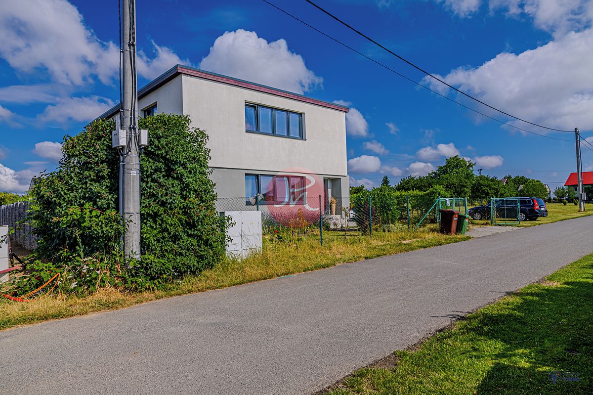 Prodej rodinného domu 208 m², pozemek 802 m² – fotografie 3