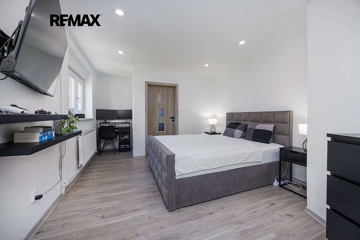 Prodej rodinného domu 246 m², pozemek 376 m² – fotografie 5