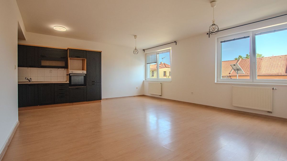 Pronájem bytu 2+kk 66 m² – fotografie 3