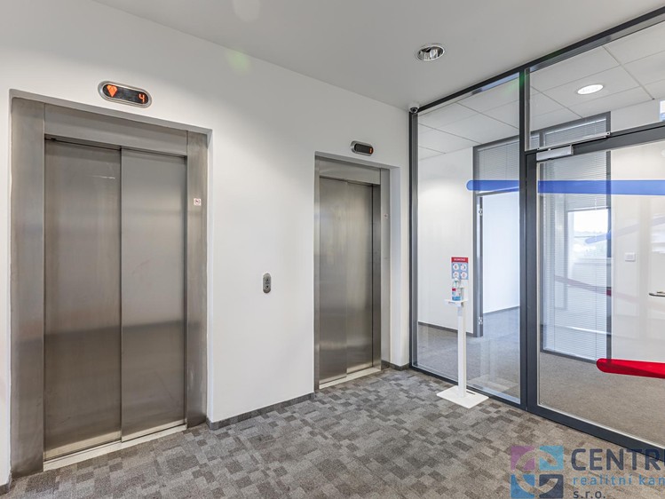 Комерційне приміщення в оренду, 584 м² (21 з 27)
