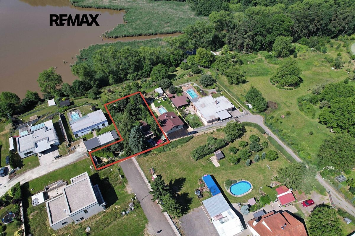 Prodej stavebního pozemku 713 m² – fotografie 3