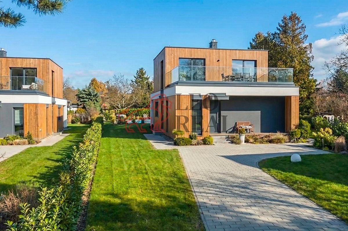Prodej stavebního pozemku 466 m² – fotografie 2