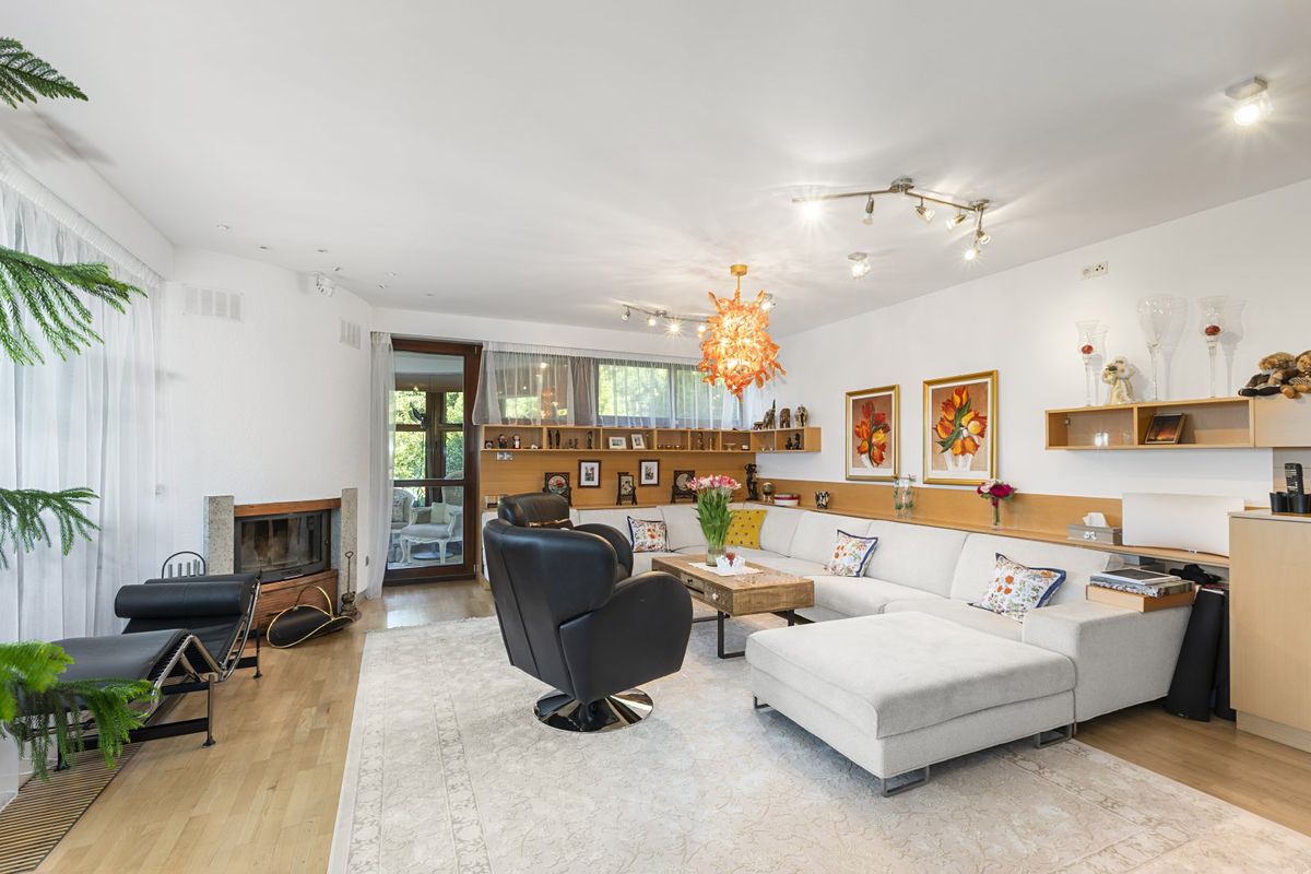 Prodej rodinného domu 718 m², pozemek 1306 m² – fotografie 4