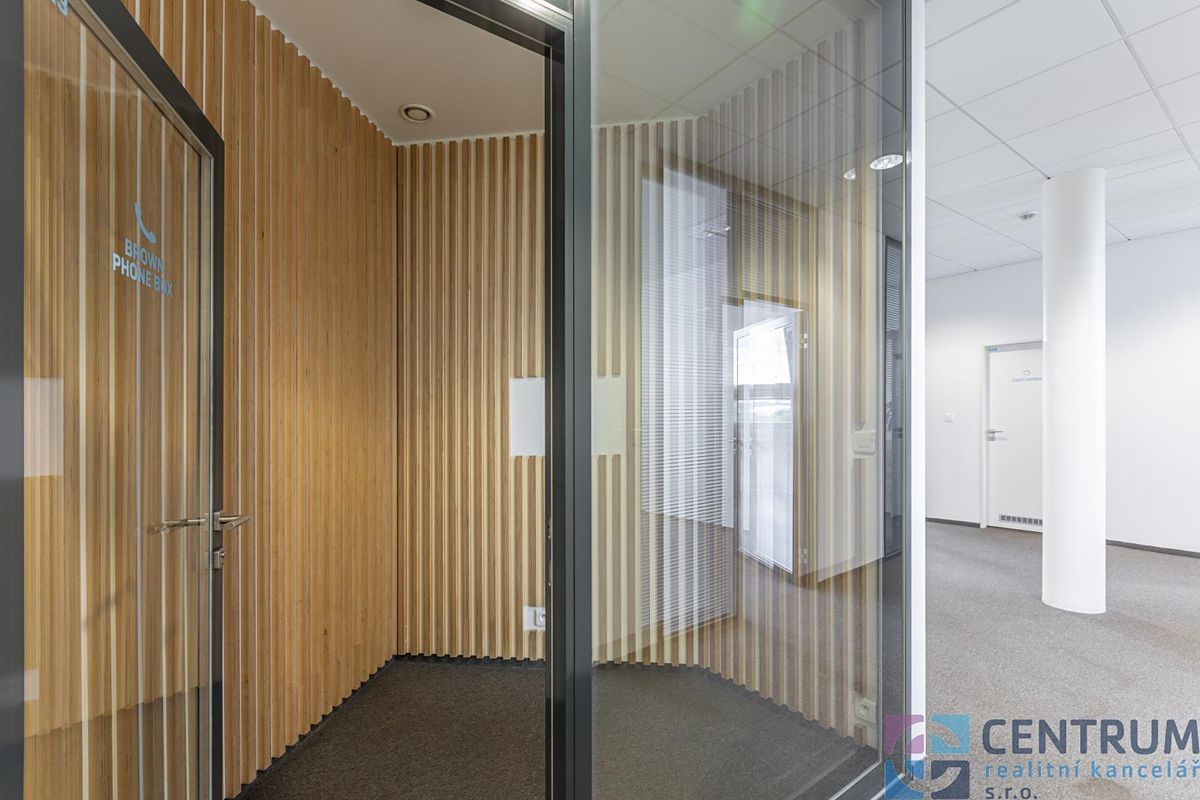 Pronájem kanceláře 584 m² – fotografie 5